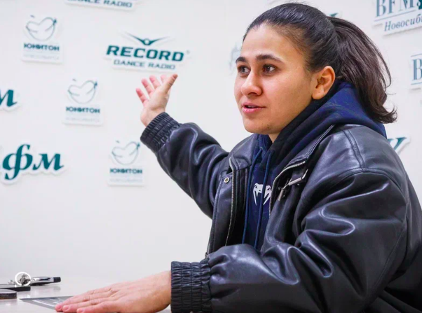 Фото «Я стала популярной из-за хейтеров». Участница шоу «Титаны» на ТНТ Земфира Алиева из Новосибирска о медийной известности и съёмках проекта 4